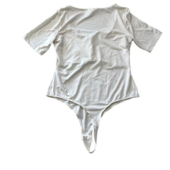 Short Sleeve Ivory White Thong Bodysuit w/ Gold Button Detail Women's Medium - Picture 2 of 4